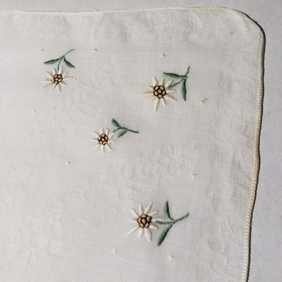 VINTAGE HANKIE EMBROIDERED DAISY FLOWERS HANDMADE BRIDAL WEDDING POCKET SCARF - Picture 5 of 12
